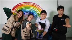 CCTV《牛商論道》欄目走進漆強化工.jpg CCTV《牛商論道》欄目走進漆強化工.jpg