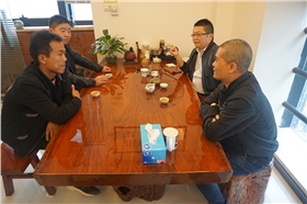 河南洛陽(yáng)涂料經(jīng)銷千里訪亮光漆廠家.jpg 河南洛陽(yáng)涂料經(jīng)銷千里訪亮光漆廠家.jpg