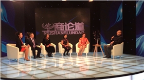 漆強(qiáng)化工總經(jīng)理張文與各位專家 節(jié)目錄制現(xiàn)場.jpg