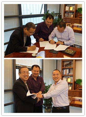 梁董與鄭社長(zhǎng)對(duì)漆強(qiáng)品牌發(fā)展非常滿意及肯定.jpg 梁董與鄭社長(zhǎng)對(duì)漆強(qiáng)品牌發(fā)展非常滿意及肯定.jpg