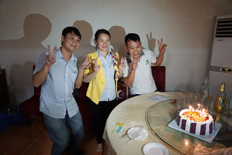 漆強(qiáng)化工十月壽星員工.jpg 漆強(qiáng)化工十月壽星員工.jpg