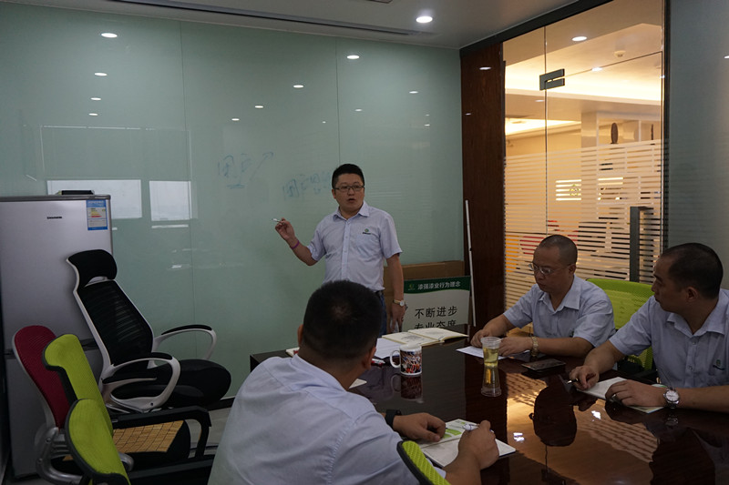 漆強家具漆總經(jīng)理張文分析營銷技巧.jpg 漆強家具漆總經(jīng)理張文分析營銷技巧.jpg