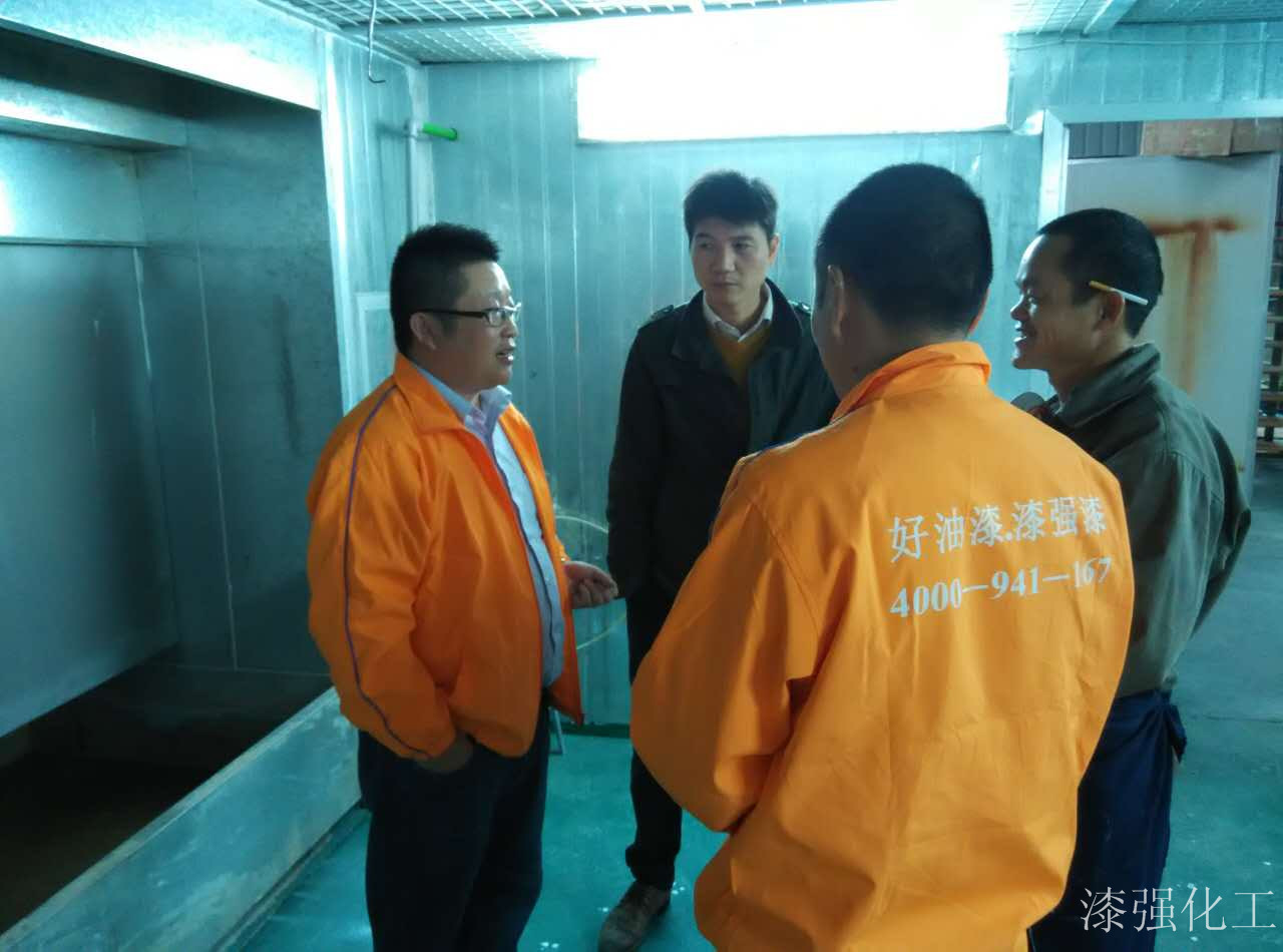 漆強化工售后技術(shù)團為客戶提出寶貴意見.jpg 漆強化工售后技術(shù)團為客戶提出寶貴意見.jpg