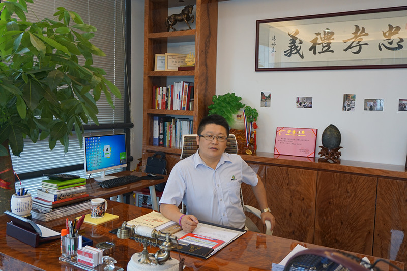 漆強(qiáng)化工總經(jīng)理張文.jpg 漆強(qiáng)化工總經(jīng)理張文.jpg