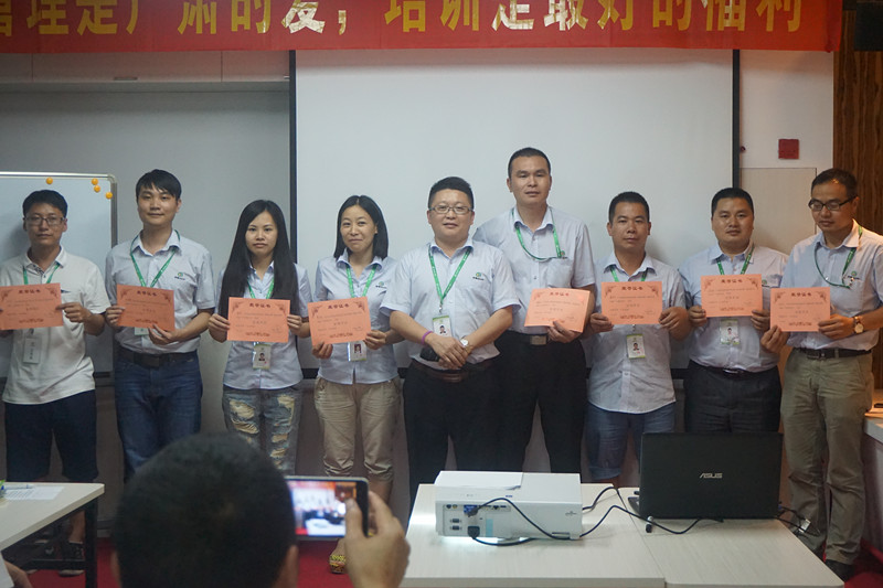 漆強(qiáng)化工商學(xué)院第三期本期優(yōu)秀學(xué)員合影2 漆強(qiáng)化工商學(xué)院第三期本期優(yōu)秀學(xué)員合影2