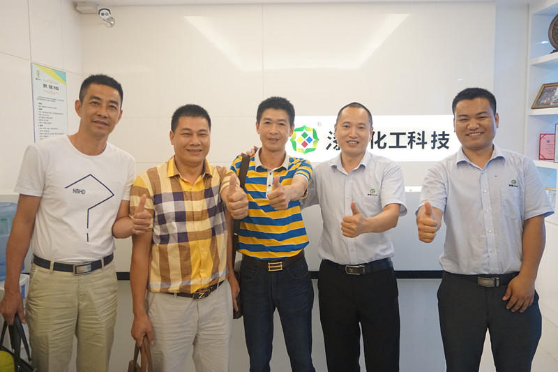 漆強木器漆再次發(fā)往國外.jpg 漆強木器漆再次發(fā)往國外.jpg