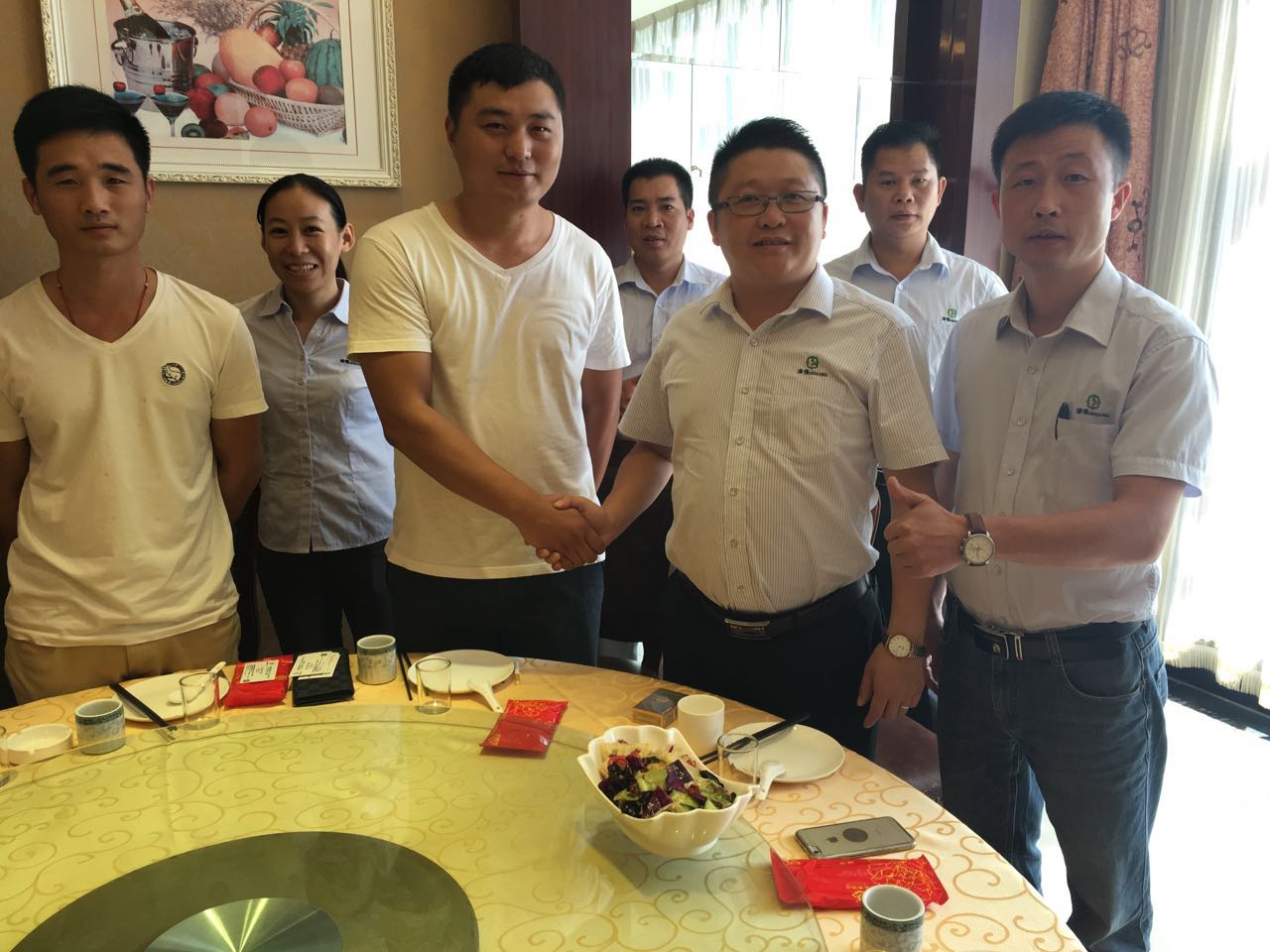 漆強(qiáng)化工家具漆廠家河北石家莊走訪客戶.jpg 漆強(qiáng)化工家具漆廠家河北石家莊走訪客戶.jpg