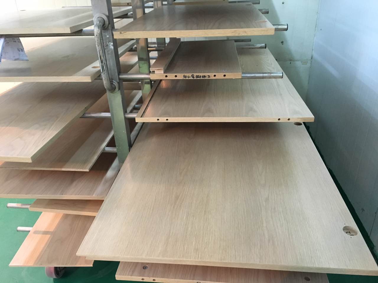 漆強(qiáng)化工水性家具漆.jpg 漆強(qiáng)化工水性家具漆.jpg