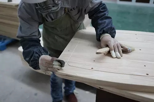 漆強(qiáng)化工_水性漆施工_打磨.jpg 漆強(qiáng)化工_水性漆施工_打磨.jpg