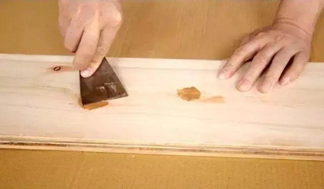 漆強(qiáng)化工_水性漆施工_刮涂.jpg 漆強(qiáng)化工_水性漆施工_刮涂.jpg