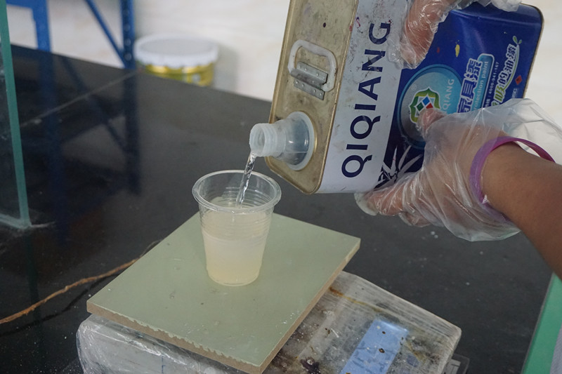 漆強(qiáng)QU-3003 PU特清透明底漆精確調(diào)配.jpg 漆強(qiáng)QU-3003 PU特清透明底漆精確調(diào)配.jpg