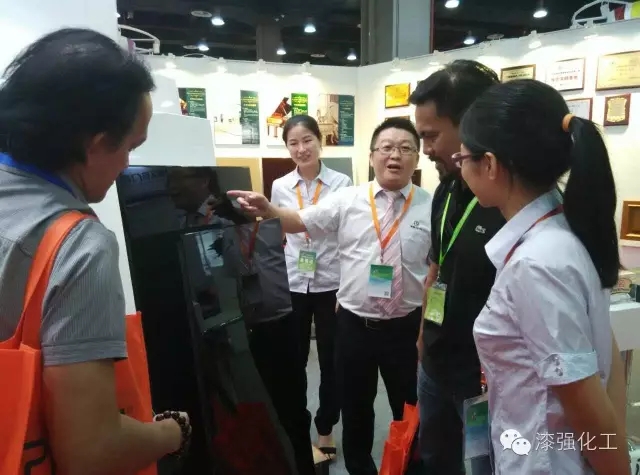 漆強化工亮光漆廠家中博會現(xiàn)場.jpg 漆強化工亮光漆廠家中博會現(xiàn)場.jpg