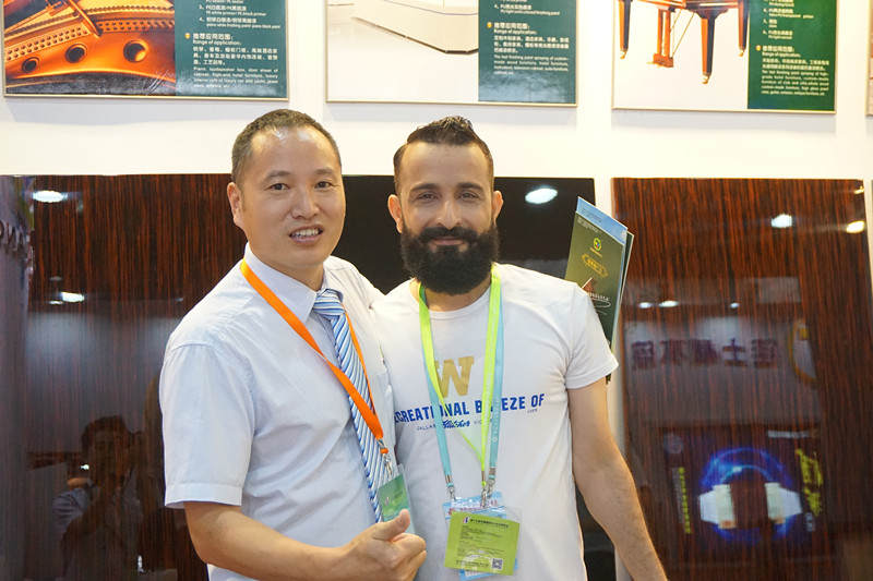 漆強化工攜“可以當鏡子”的亮光漆閃耀智慧建材家居展.jpg 漆強化工攜“可以當鏡子”的亮光漆閃耀智慧建材家居展.jpg