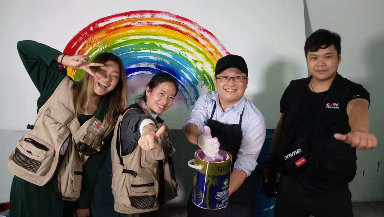 CCTV《牛商論道》欄目走進(jìn)漆強(qiáng)化工.jpg CCTV《牛商論道》欄目走進(jìn)漆強(qiáng)化工.jpg