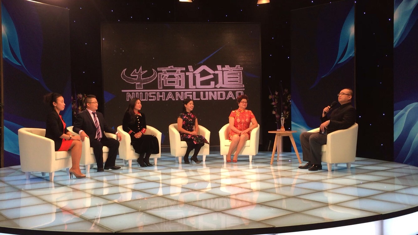 漆強(qiáng)化工總經(jīng)理張文與各位專(zhuān)家 節(jié)目錄制現(xiàn)場(chǎng).jpg 漆強(qiáng)化工總經(jīng)理張文與各位專(zhuān)家 節(jié)目錄制現(xiàn)場(chǎng).jpg